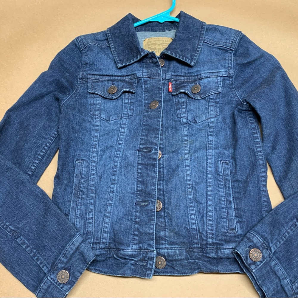 Nice Levi’s Jean Jacket. Not much wear. But no tags.